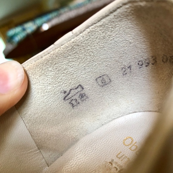 Vintage Mary Jane Pumps - Leather Upper, Leather Sole - Wingtip Detail - Picture 11 of 14